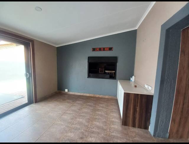 3 BEDROOM HOUSE TO LET IN SONNEVELD